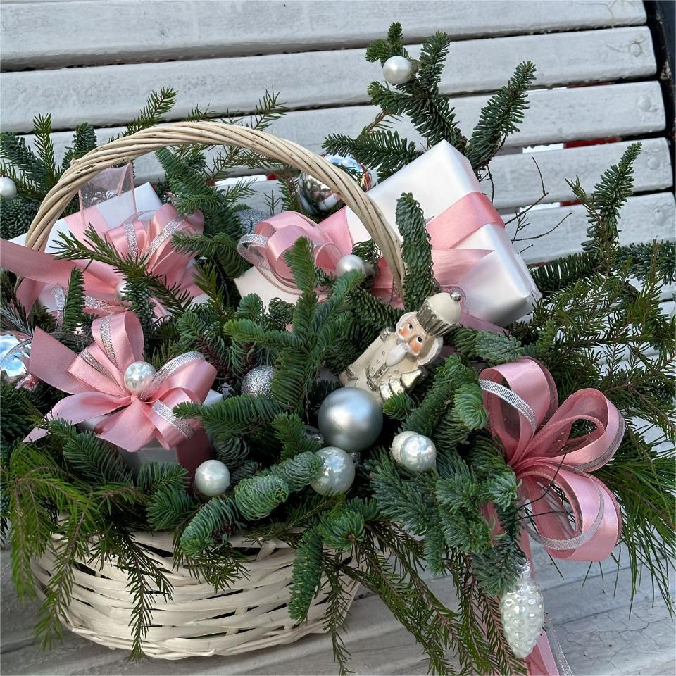  Закажите у нас авторские новогодние композиции с круглосуточной доставкой!