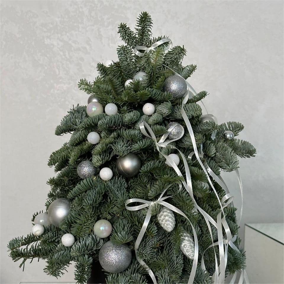 Почему выбирают наши настольные новогодние елочки?